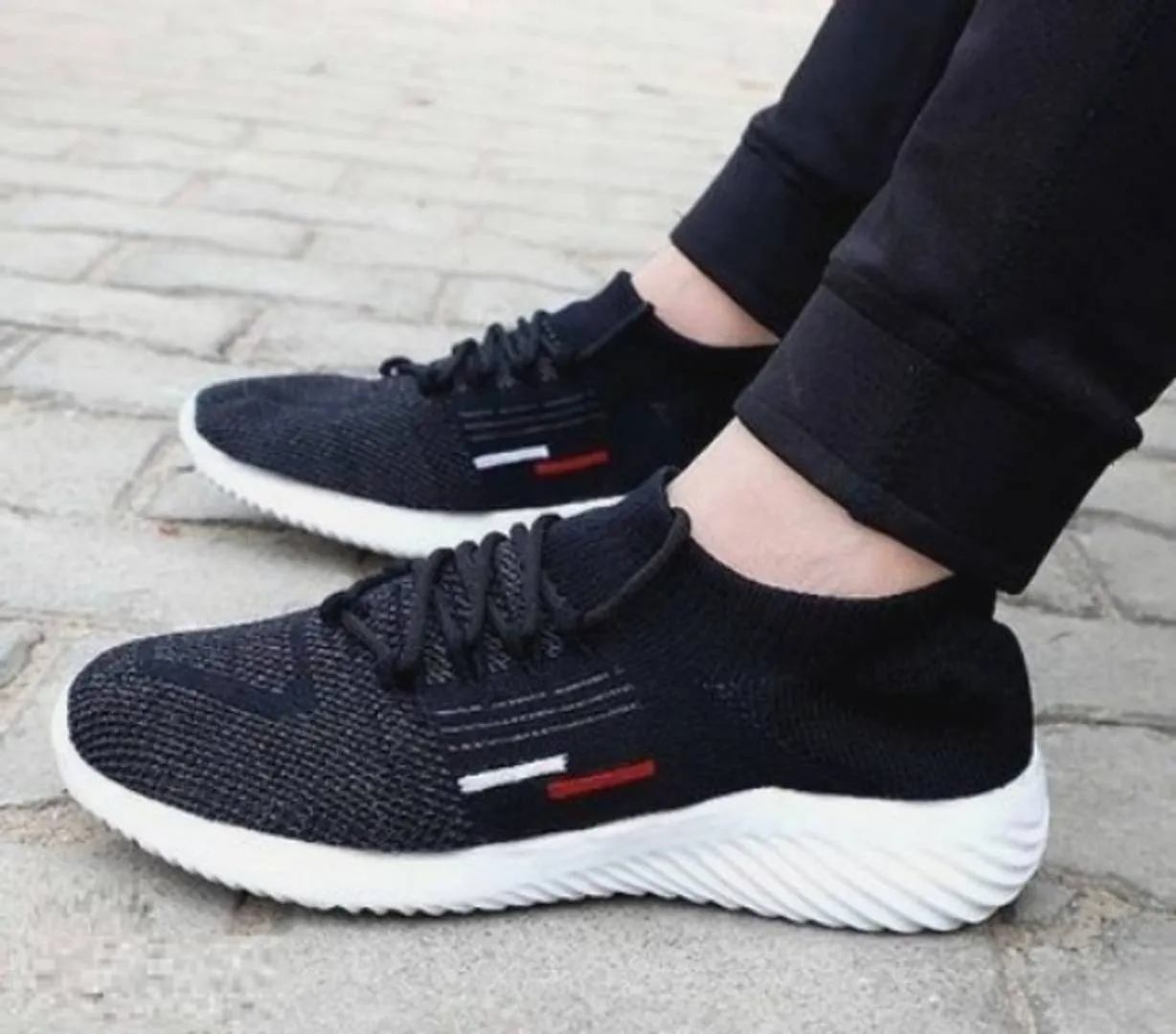 Stylish Mesh Black Running Shoes For Men